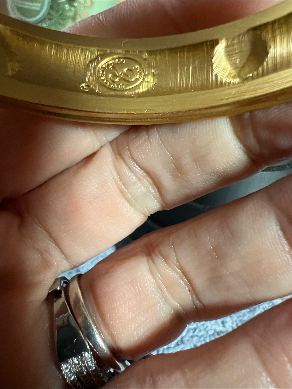 Elizabeth Taylor Gold Tone Heart & Rose Motif Bangle Bracelet - Picture 3 of 3